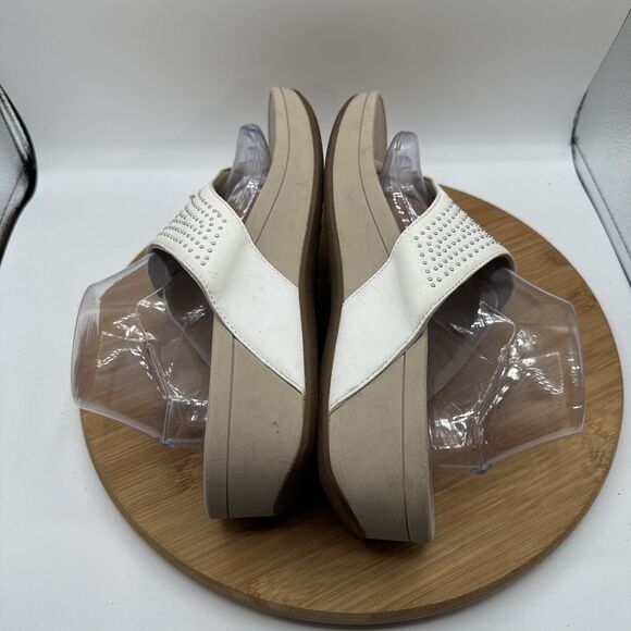 Vionic Capitola Womens Size 11 Sandals White Fabric Platform Studded Thong - Picture 5 of 8